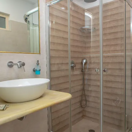 Naxos Illusion Nikos Verikokos Lejlighed *